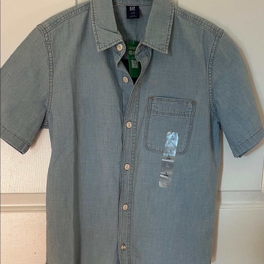 GAP Light Blue Short Sleeve Denim Button-Down Shirt